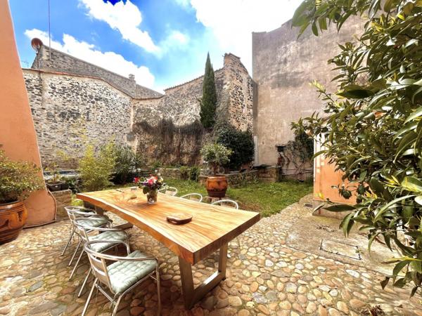 Demeure dexception en pierre  315 m²  Piscine  Patio  Gîte  Proche Pézenas