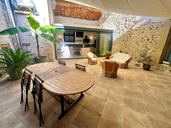 Demeure dexception en pierre  315 m²  Piscine  Patio  Gîte  Proche Pézenas