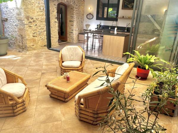 Demeure dexception en pierre  315 m²  Piscine  Patio  Gîte  Proche Pézenas