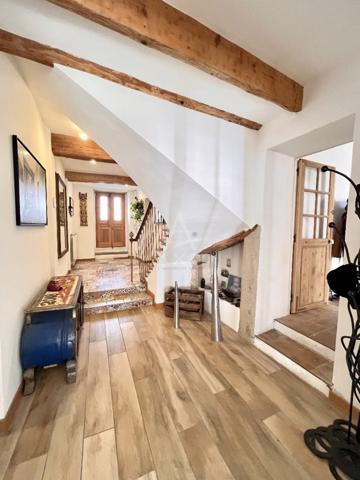 Demeure dexception en pierre  315 m²  Piscine  Patio  Gîte  Proche Pézenas