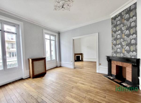 Magnifique appartement au deuxième étage en plein centre ville d'Annonay avec balcons... Annonay (07100)