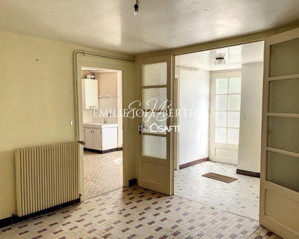 MAISON DE VILLAGE 105 M², 4 PIECES - SECTEUR COSSÉ EN CHAMPAGNE / 53340