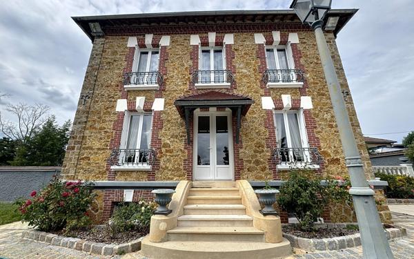 Maison à vendre    6 pièces • 133 m2 Fontenay-Trésigny