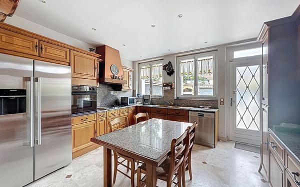 Maison à vendre    6 pièces • 133 m2 Fontenay-Trésigny