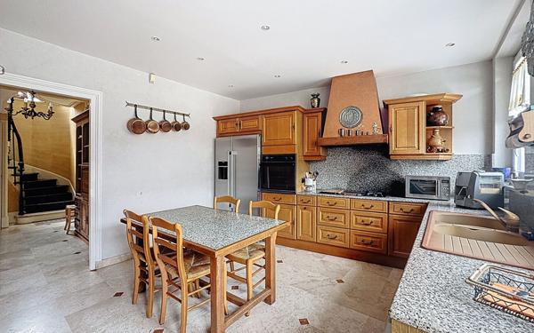 Maison à vendre    6 pièces • 133 m2 Fontenay-Trésigny