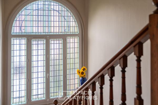 Demeure de maître aux volumes d’exception avec dépendance