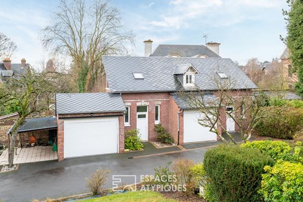 Demeure de maître aux volumes d’exception avec dépendance