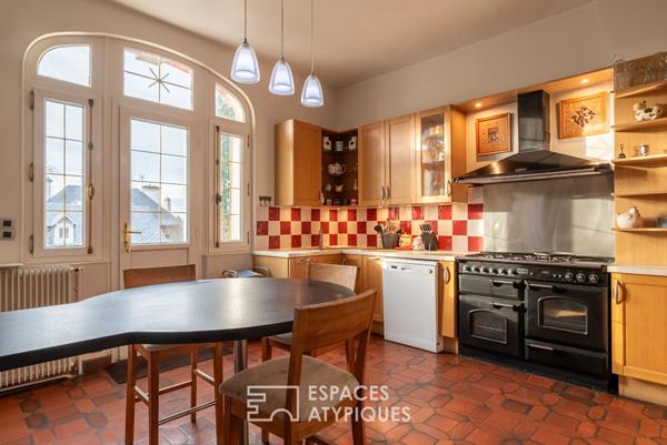 Demeure de maître aux volumes d’exception avec dépendance