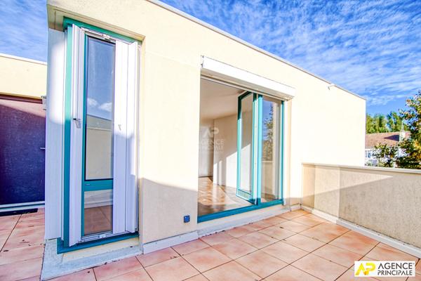 Versailles Glatigny - Appartement 4 pièces 88 m2 situé au 2e et dernier étage avec terrasse de 21 m², cave et box €460 000 ** - Référence 27572