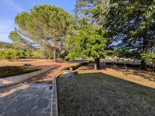 Maison 5 pièces de plain-pied avec sous-sol - Lescure d'Albigeois