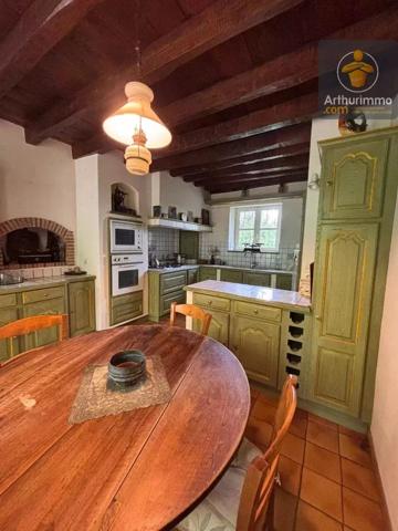 Vente                                                      Maison
                        
                     11 pièces                      280 m2                     à Beaugency