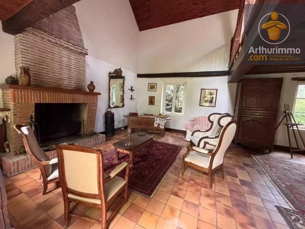 Vente                                                      Maison
                        
                     11 pièces                      280 m2                     à Beaugency