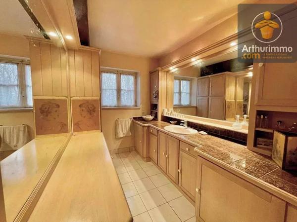 Vente                                                      Maison
                        
                     11 pièces                      280 m2                     à Beaugency