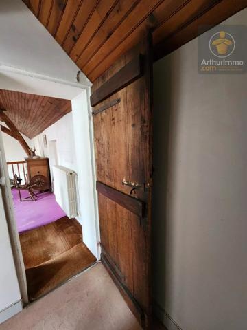Vente                                                      Maison
                        
                     11 pièces                      280 m2                     à Beaugency