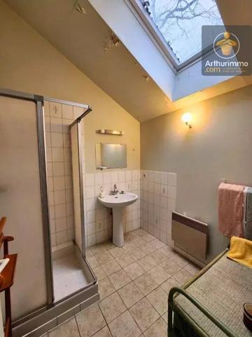 Vente                                                      Maison
                        
                     11 pièces                      280 m2                     à Beaugency