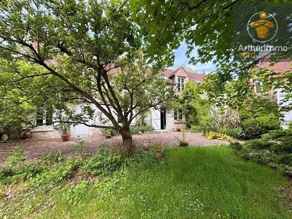 Vente                                                      Maison
                        
                     11 pièces                      280 m2                     à Beaugency