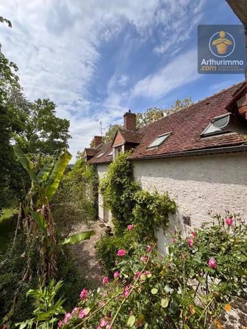 Vente                                                      Maison
                        
                     11 pièces                      280 m2                     à Beaugency