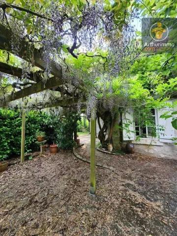 Vente                                                      Maison
                        
                     11 pièces                      280 m2                     à Beaugency