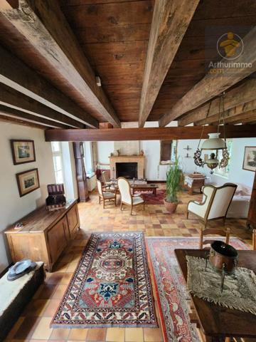 Vente                                                      Maison
                        
                     11 pièces                      280 m2                     à Beaugency