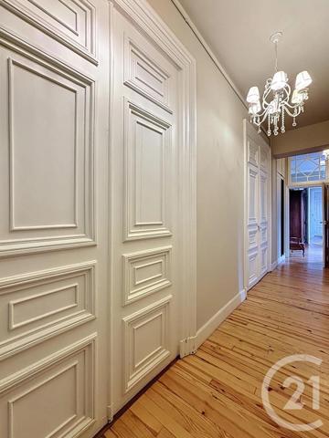 Appartement F6 à vendre  6 pièces - 195 m 2   RIOM  - 63