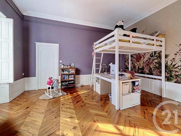 Appartement F6 à vendre  6 pièces - 195 m 2   RIOM  - 63