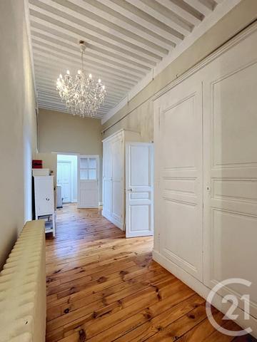Appartement F6 à vendre  6 pièces - 195 m 2   RIOM  - 63