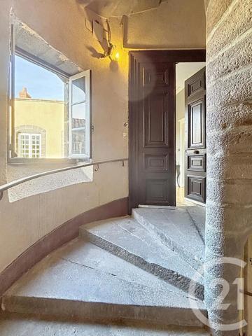 Appartement F6 à vendre  6 pièces - 195 m 2   RIOM  - 63