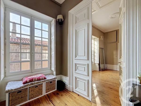 Appartement F6 à vendre  6 pièces - 195 m 2   RIOM  - 63