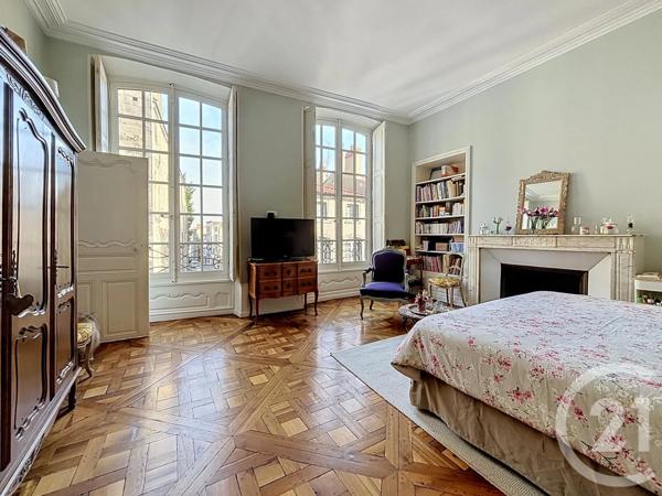 Appartement F6 à vendre  6 pièces - 195 m 2   RIOM  - 63