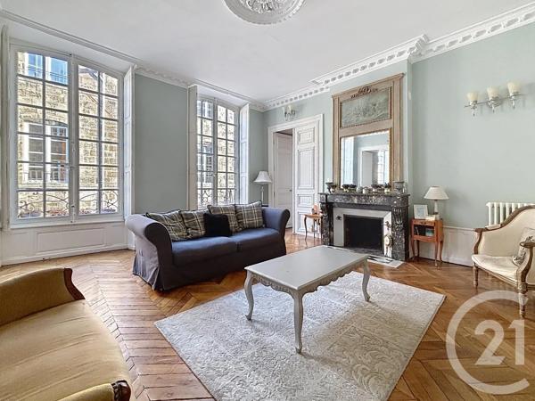 Appartement F6 à vendre  6 pièces - 195 m 2   RIOM  - 63