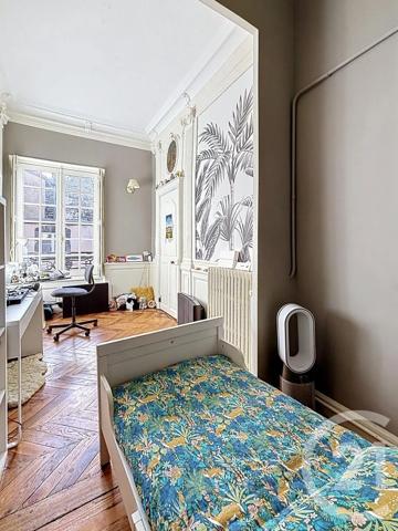 Appartement F6 à vendre  6 pièces - 195 m 2   RIOM  - 63