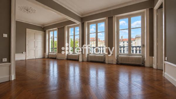 Appartement
         6 pièces
        - 165 m² Exclusivité 210 000 € *
