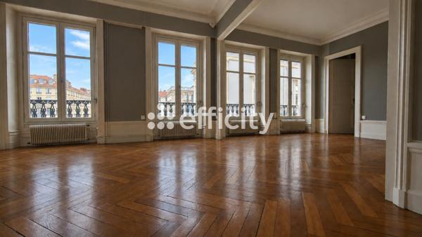 Appartement
         6 pièces
        - 165 m² Exclusivité 210 000 € *