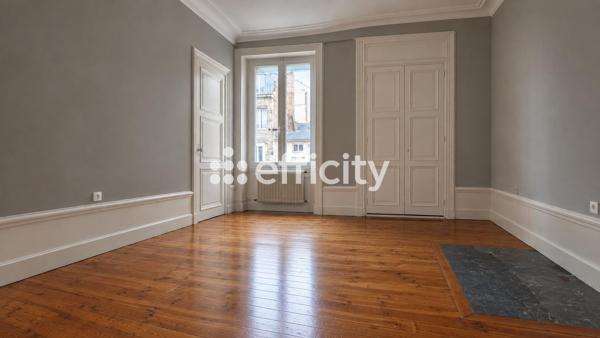 Appartement
         6 pièces
        - 165 m² Exclusivité 210 000 € *