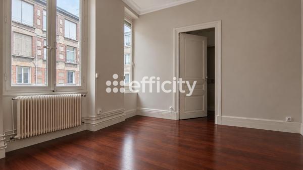 Appartement
         6 pièces
        - 165 m² Exclusivité 210 000 € *