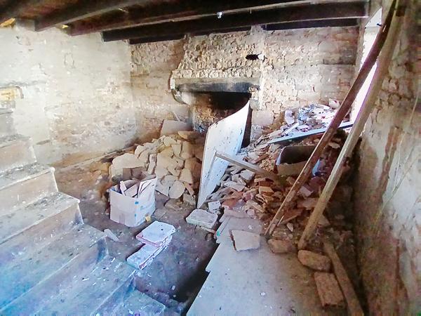 Maison en pierre à rénovée.