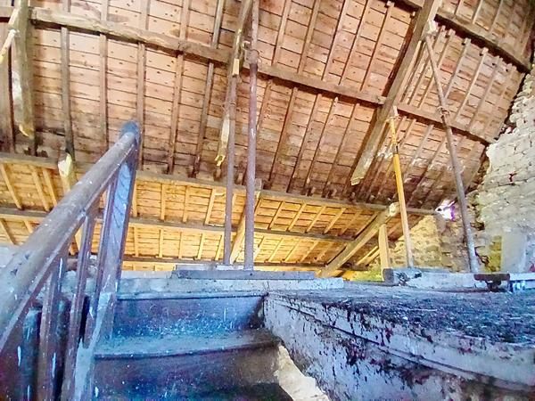 Maison en pierre à rénovée.