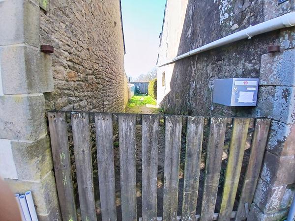 Maison en pierre à rénovée.