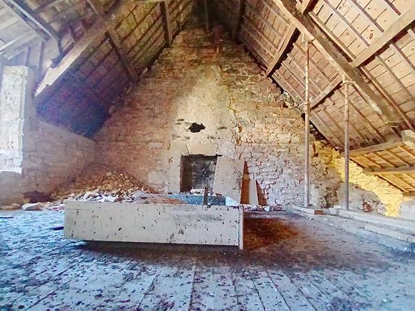 Maison en pierre à rénovée.