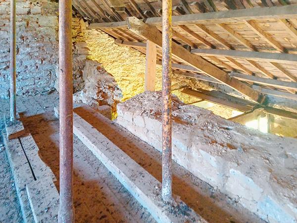 Maison en pierre à rénovée.