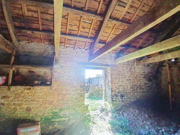 Maison en pierre à rénovée.