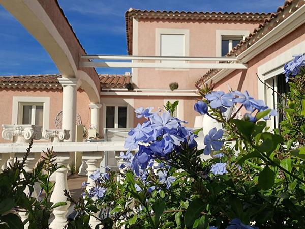 Villa Arles T 5/6  de 165 m²  avec Jardin