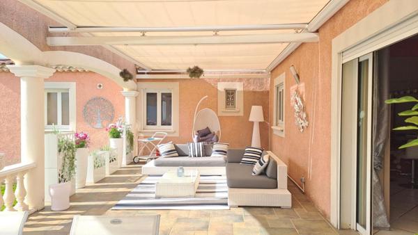 Villa Arles T 5/6  de 165 m²  avec Jardin