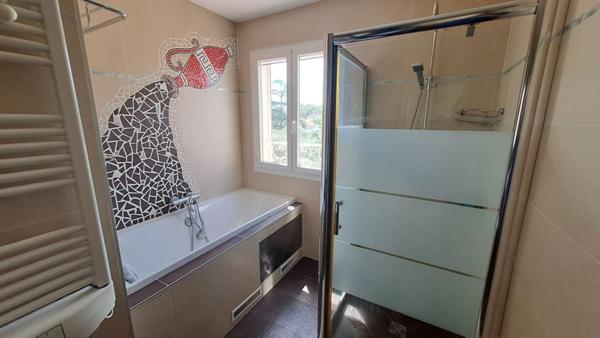 Villa Arles T 5/6  de 165 m²  avec Jardin