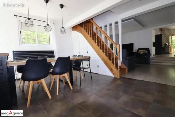 Maison à LA RICAMARIE, 42150 - 6 pièces 164m²