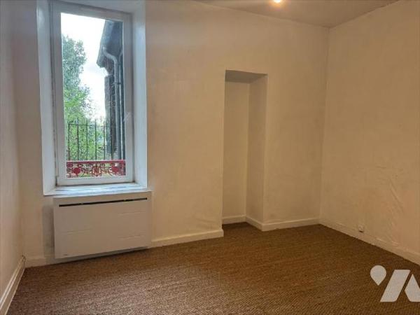 SAINT MICHEL, T2 de 37,74m2 situé au rez-de-chaussée. L'appartement, proche de la gare et des c...