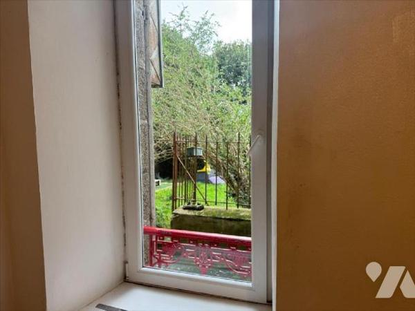 SAINT MICHEL, T2 de 37,74m2 situé au rez-de-chaussée. L'appartement, proche de la gare et des c...