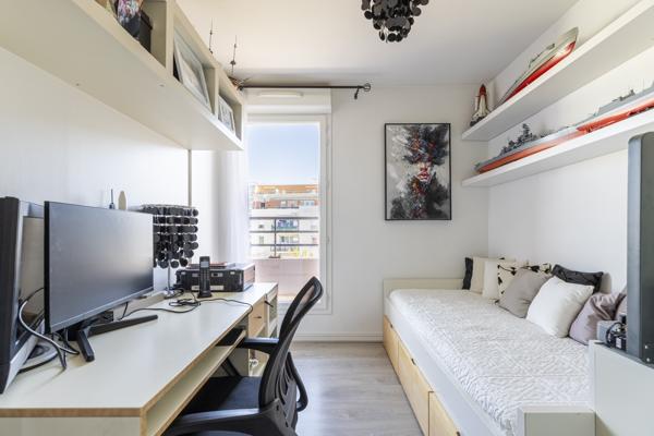 Appartement
         4 pièces
        - 89 m² 580 000 € *