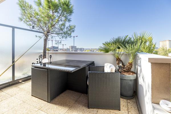 Appartement
         4 pièces
        - 89 m² 580 000 € *