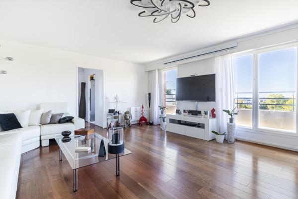 Appartement
         4 pièces
        - 89 m² 580 000 € *